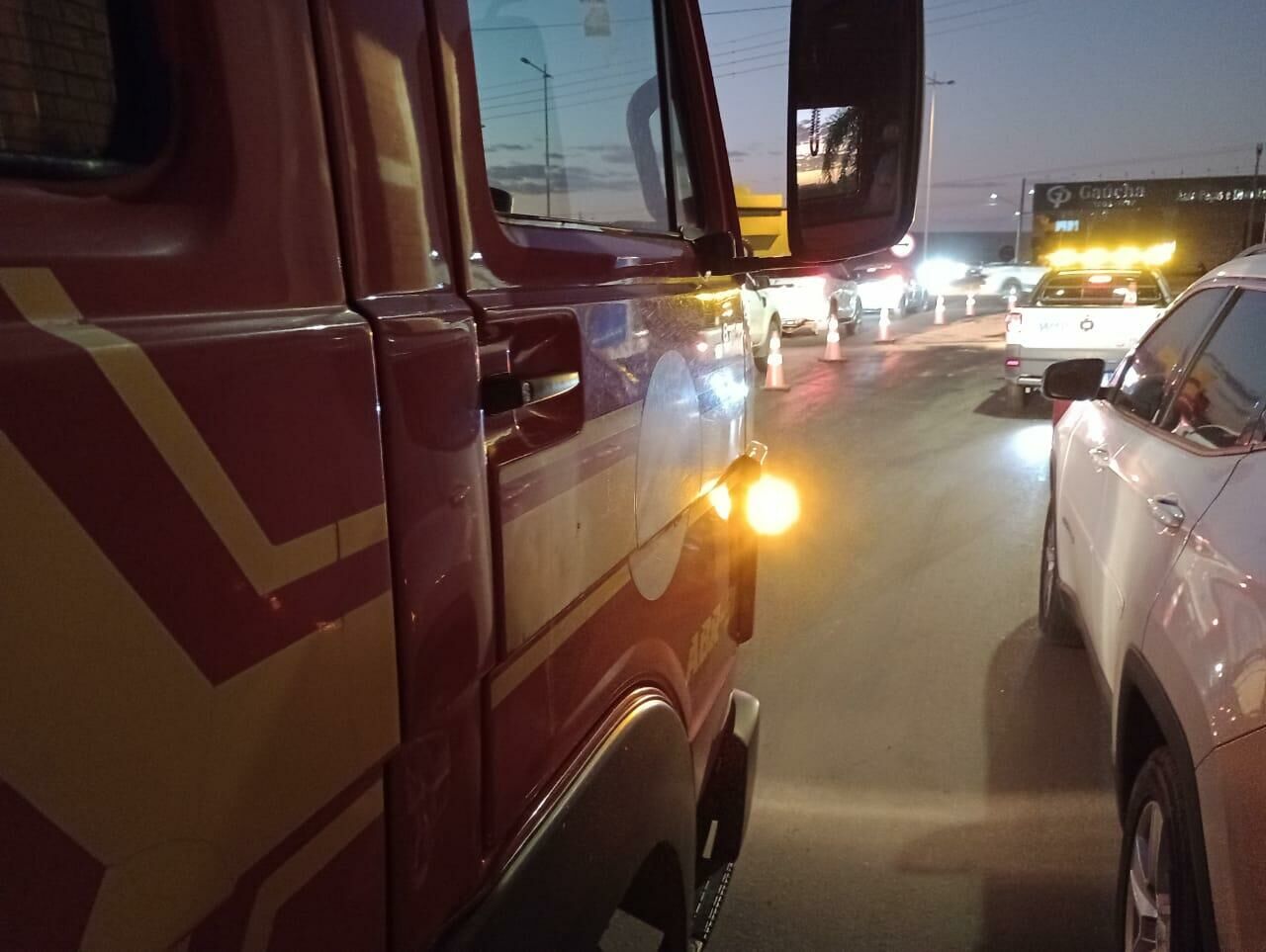 Imagem de compartilhamento para o artigo Óleo na pista: motoristas devem ter atenção na Avenida 33 em Chapadão da MS Todo dia
